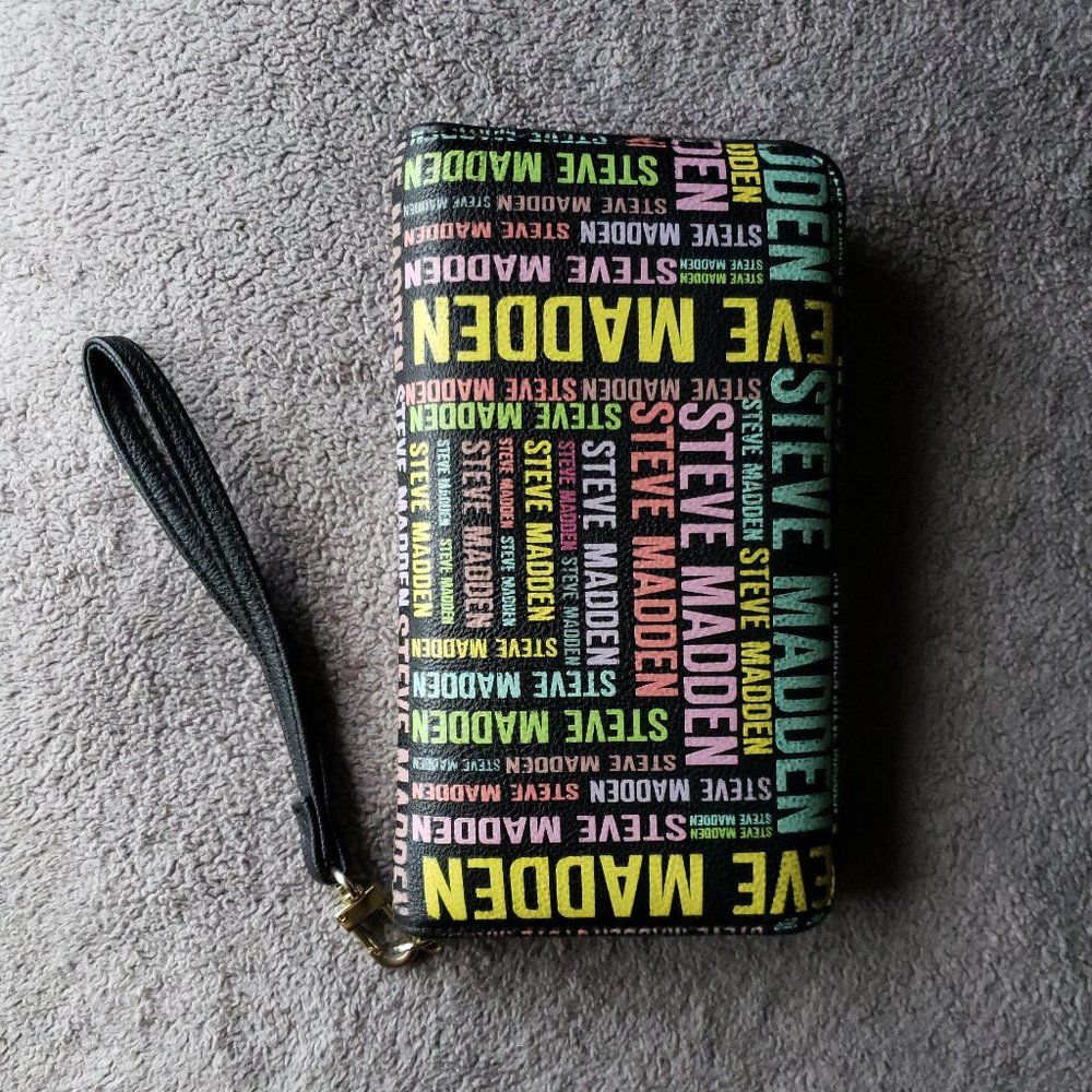 Steve Madden Women’s Leather Wallet.